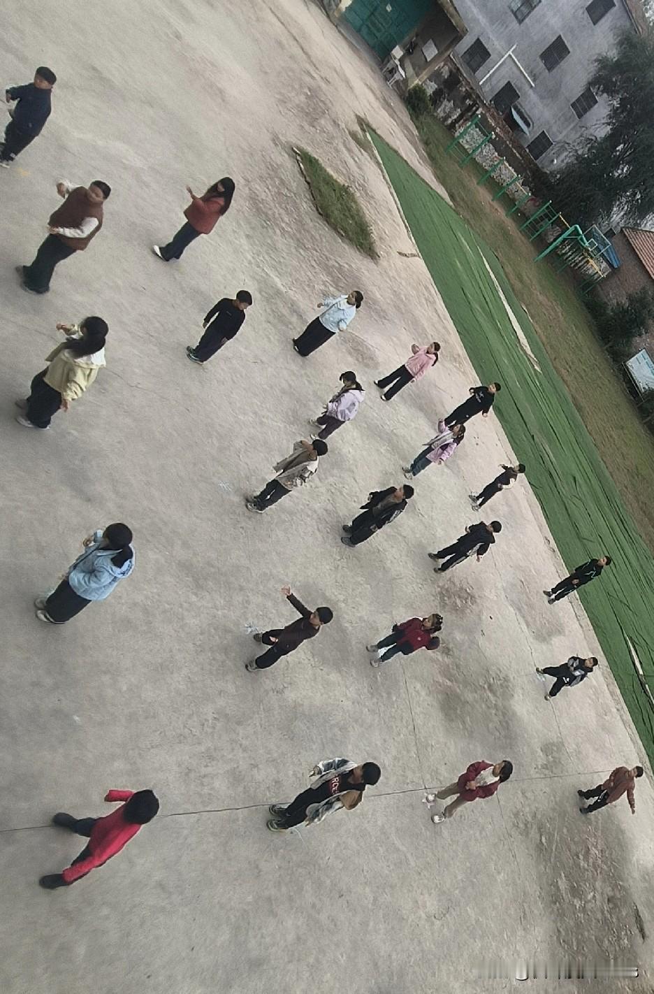 新冠疫苗后遗症？老张落下了“疫苗恐惧症”，直到陪老丈人去了趟社区卫生站...
