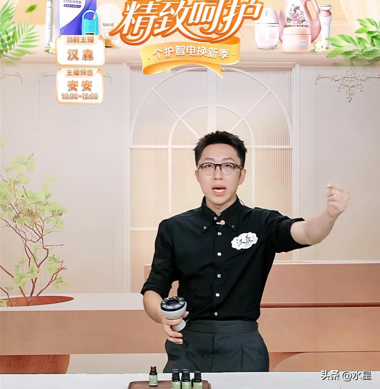 与辉同行人气真旺啊
大周末的早上9点来钟
竟然有3万人在线，热度第一
汉森站在全