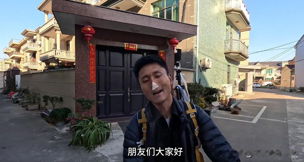 差点被坑！刘伟元去老挝旅游，过海关要求给小费，他的做法值得学习！

刘伟元是一个