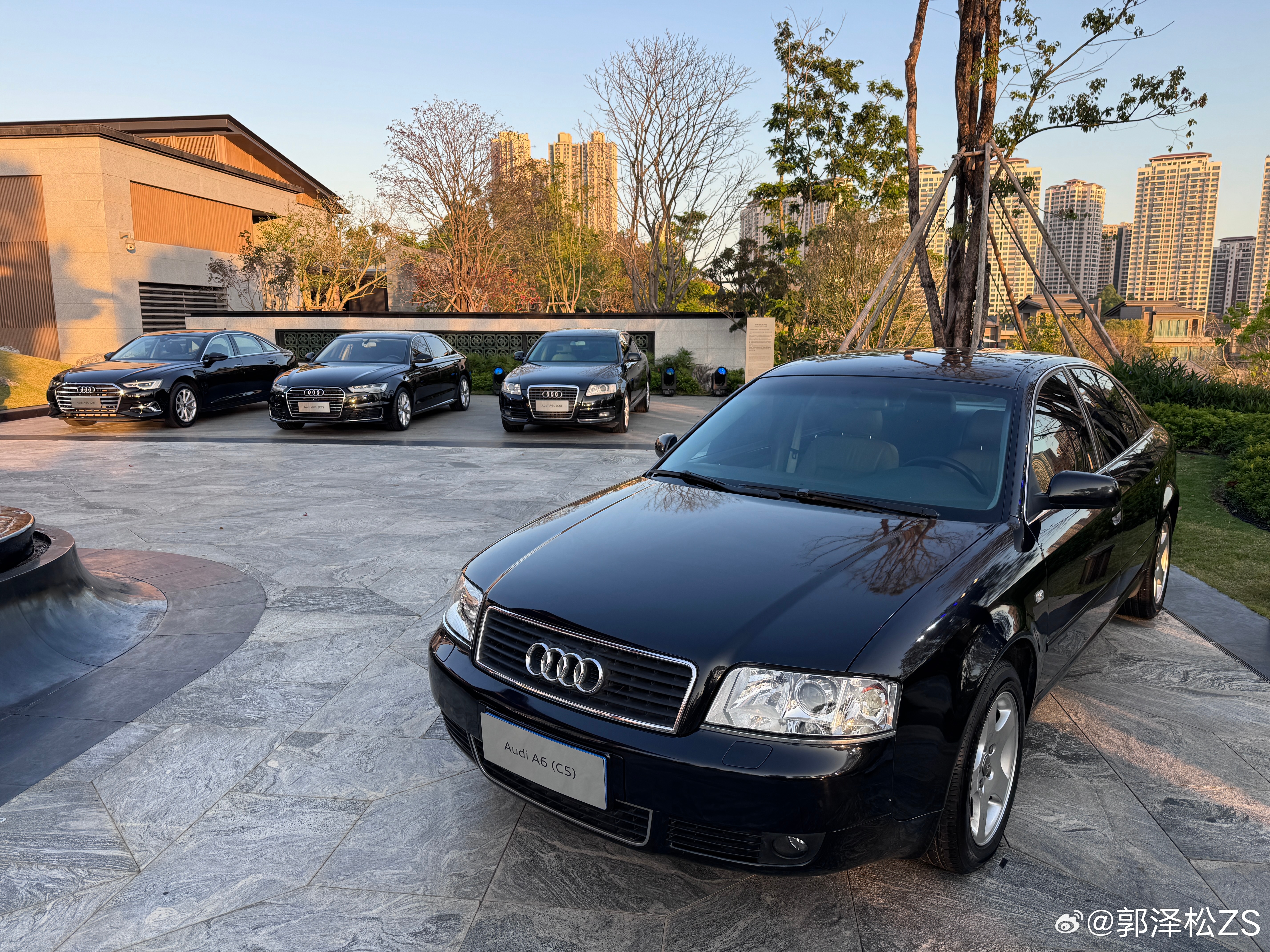 试试新A6L，现场C4-C9六代凑齐，象征奥迪A6在国内的光辉历史，C4应该是9