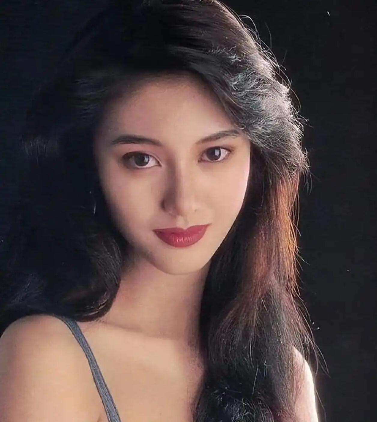 有没有人觉得李嘉欣的美被高估了高冷美艳的女人，石破天惊的容貌