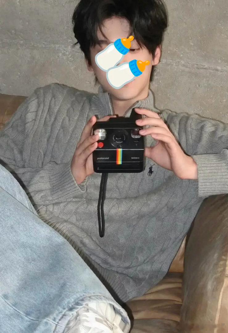 田栩宁 九成美 网友热议：九成美是在挑衅田栩宁和若若吗，晒了同款针织衫和项链