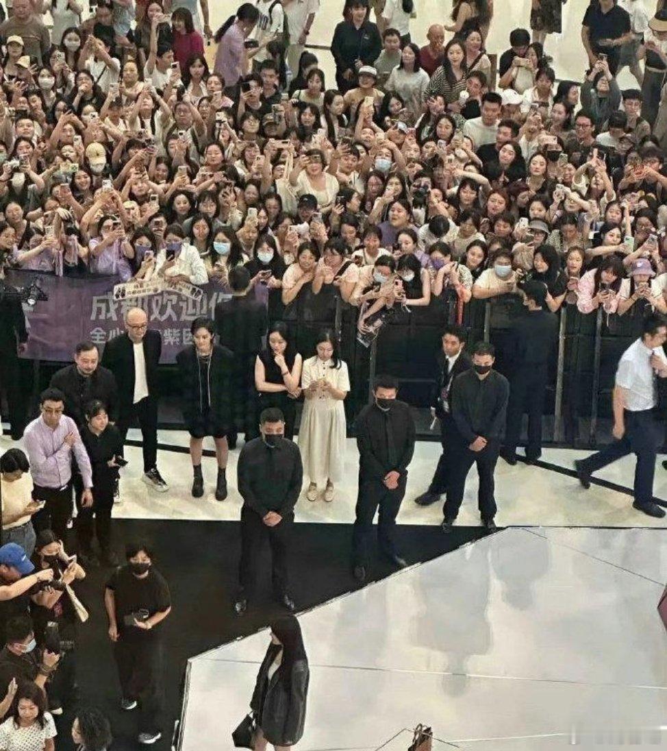 为什么追星的大多是女生，紫妹没有男粉丝吗 