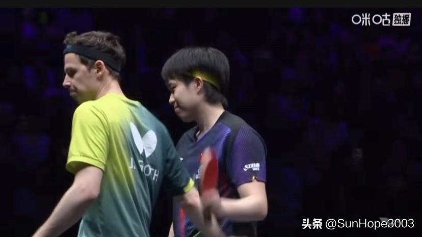 王楚钦3-0横扫格罗特，重庆冠军赛首战告捷，顺利晋级。

男单1/16决赛，这是