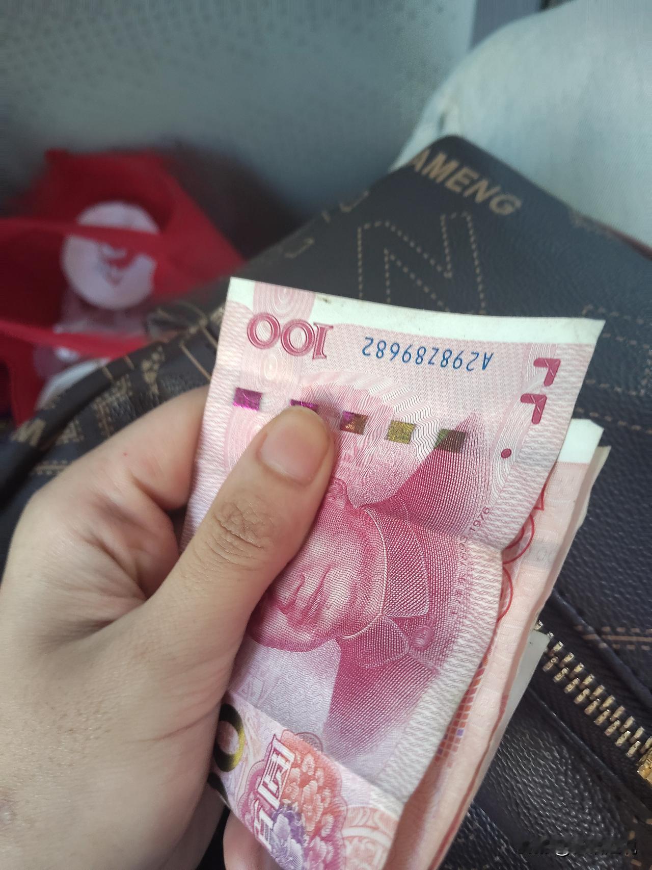 没毛病，老公的工资统一交给他妈也就是我婆婆保管，那么我的工资是不是也可以交给我妈