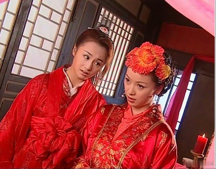 曹颖居然是VAVA的童年偶像小时候看《乌龙闯情关》，就被霍水仙的出场镜头深深吸引