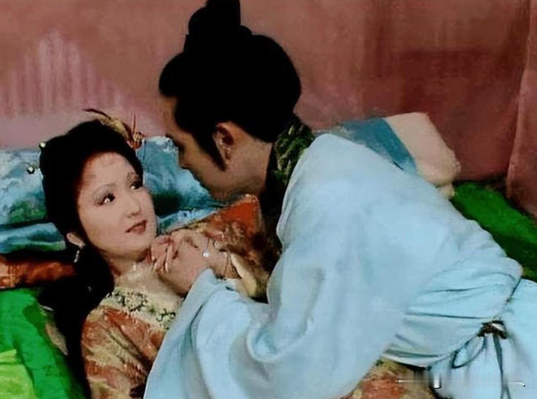 [太阳]古代夫妻进行房事时，为啥旁边会有个丫在同候，难道他们不尴尬吗?真实原因是