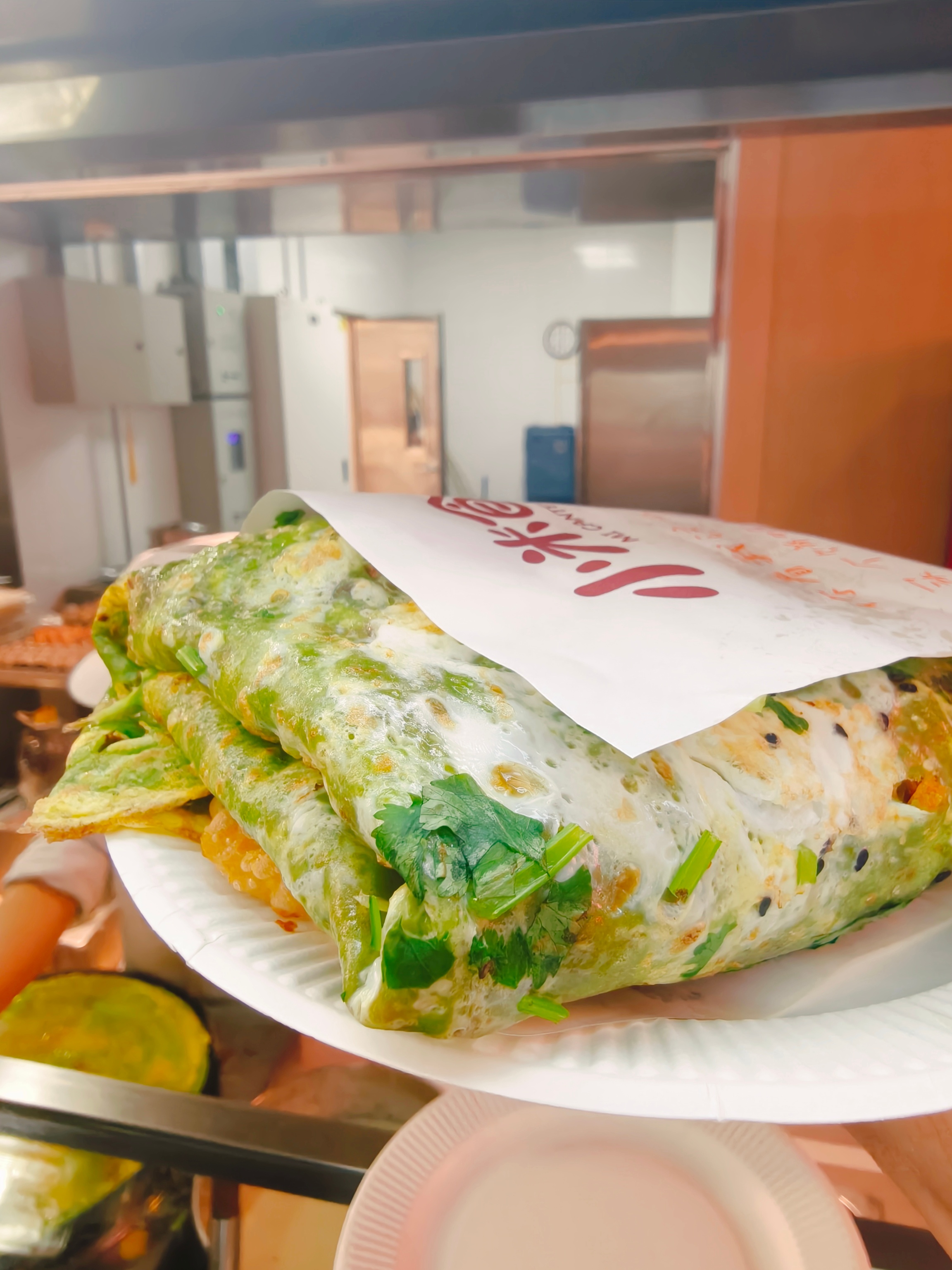 今天晚餐来自小米食堂知名美食，我愿称之为“带个饼”[馋嘴] ​​​