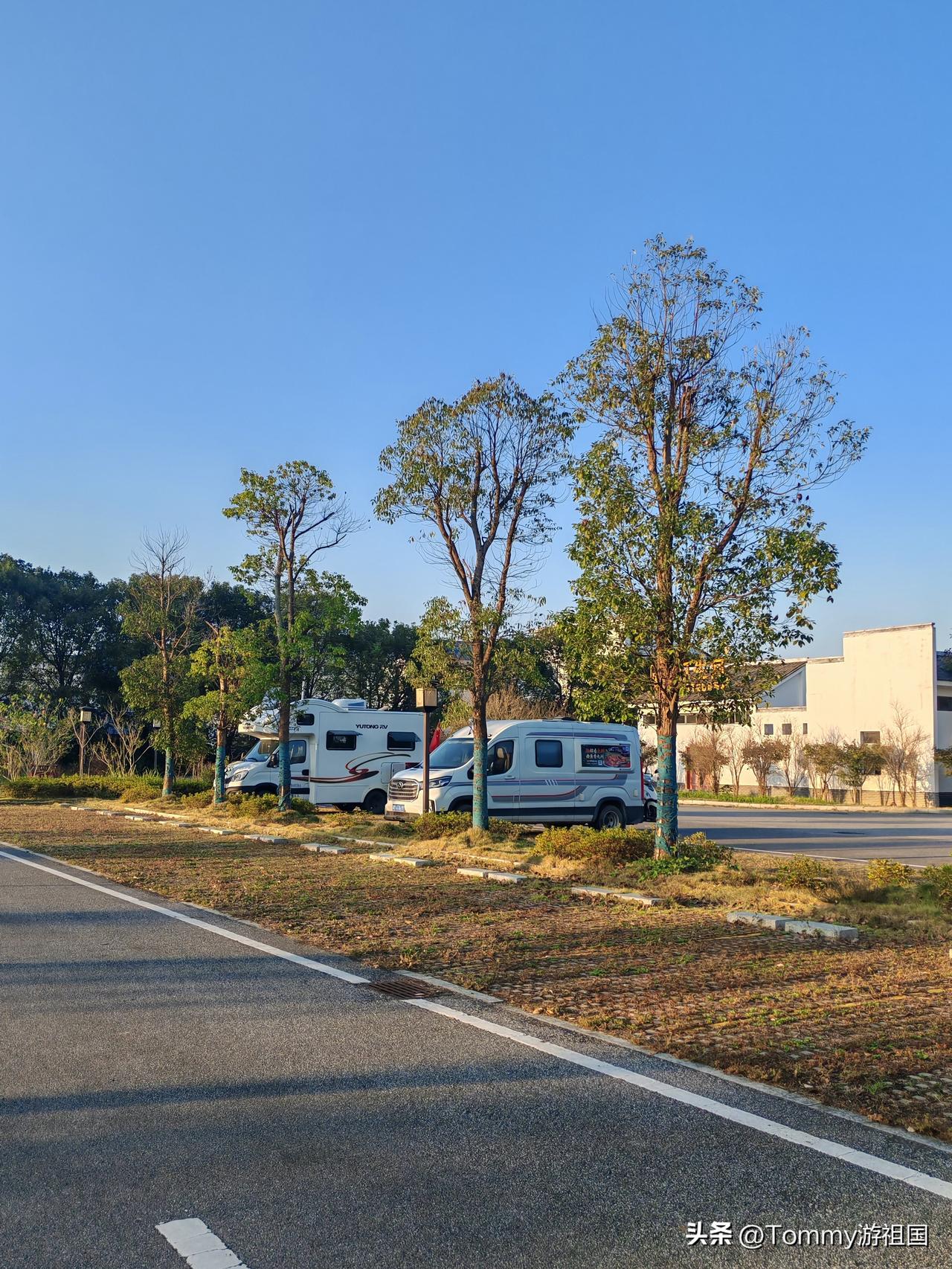 株洲炎陵免费露营地
1、可以停车，免费，地面平整
2、有卫生间，24小时开放
3