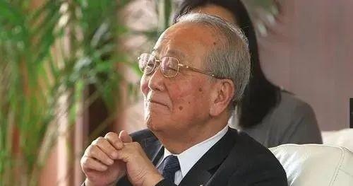 1997年，身价200亿的稻盛和夫被查出胃癌，医生警告：“必须马上手术”。谁知，