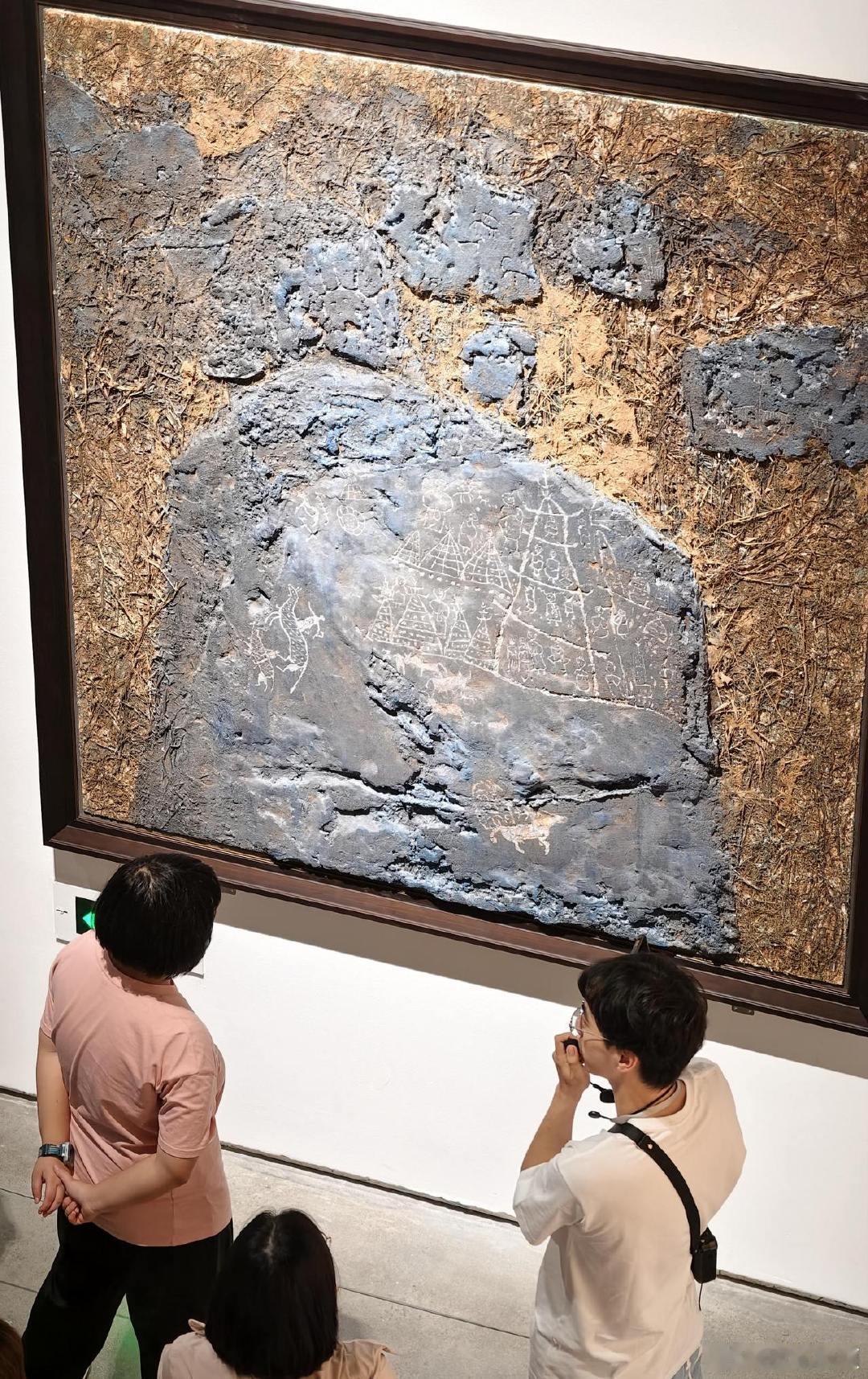 宁波美术馆国庆迎来观展热潮 国庆假期，宁波美术馆迎来观展热潮。展厅内，各类油画、