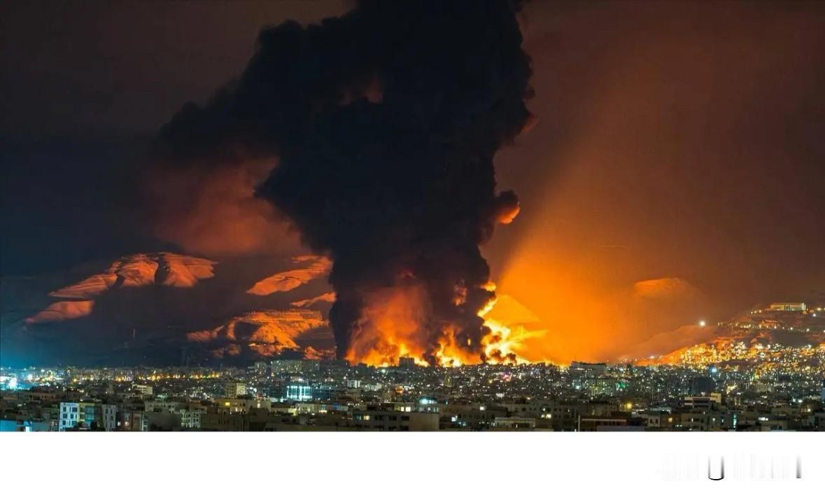 伊朗死扛美国都没倒？别再吹错方向了，被打碎的是美国的“吓人滤镜”

伊朗这么多年