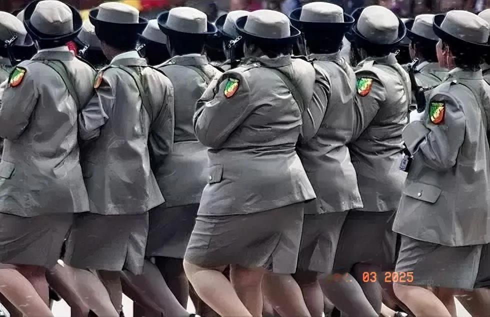 有谁知道这是那个国家的女兵。