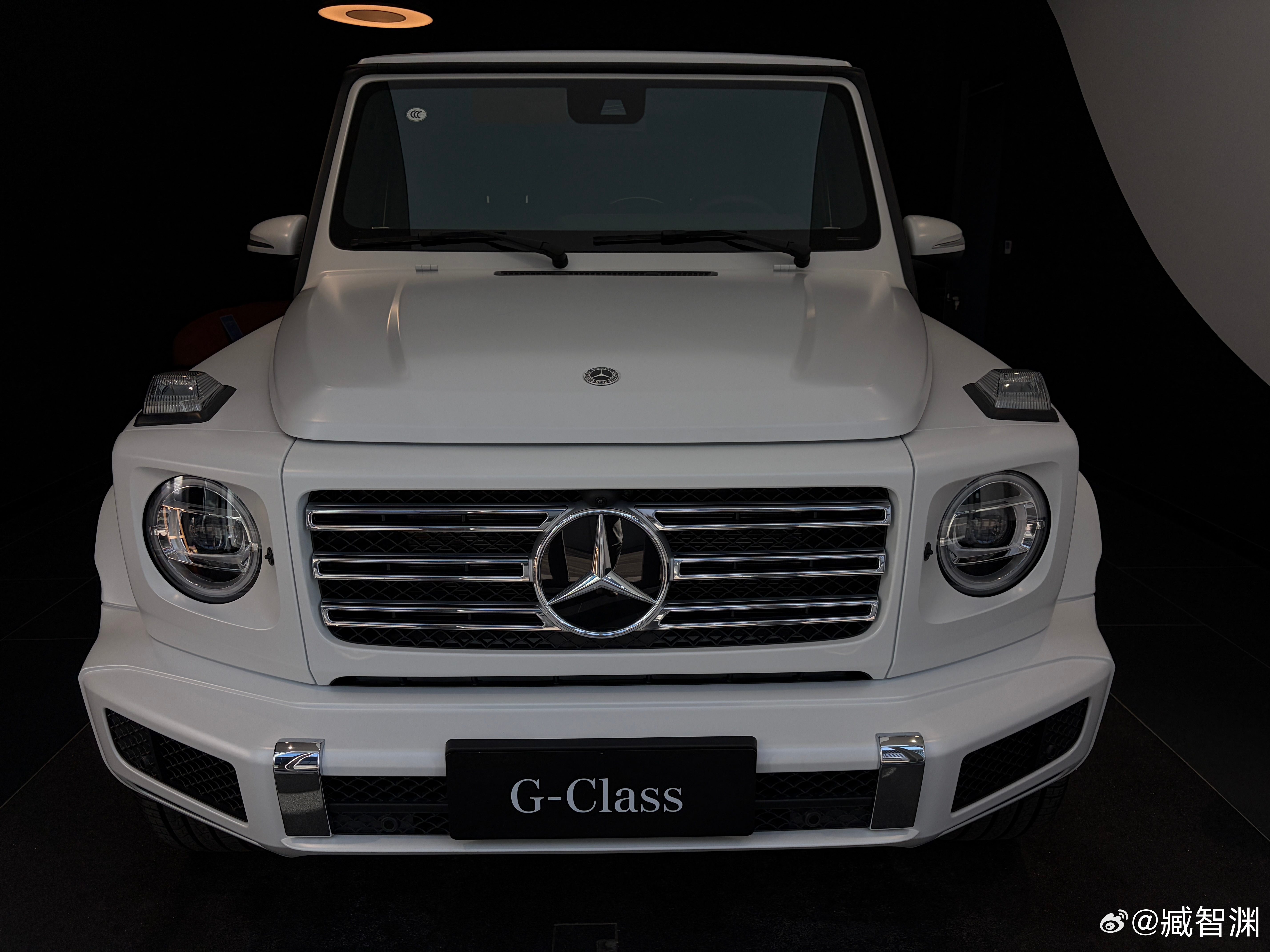一直想拥有一辆车，和我一起去任何想去的地方。确认过眼神，它就是G-Class。G