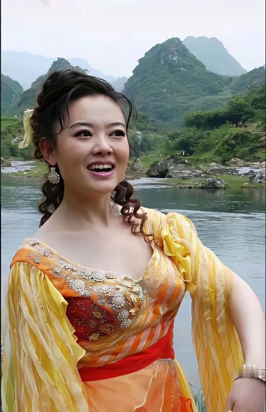 这位46岁济南女歌手实在低调！毕业于军艺，师从马秋华教授，和王丽达、王莉等人同门