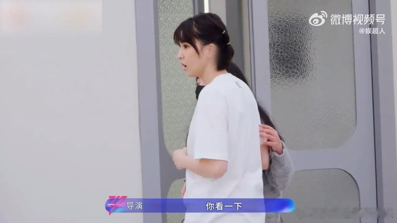 曾沛慈拿错王濛的包乘风2026乘风2026欢乐不断，曾沛慈误拿王濛同款包包，一本