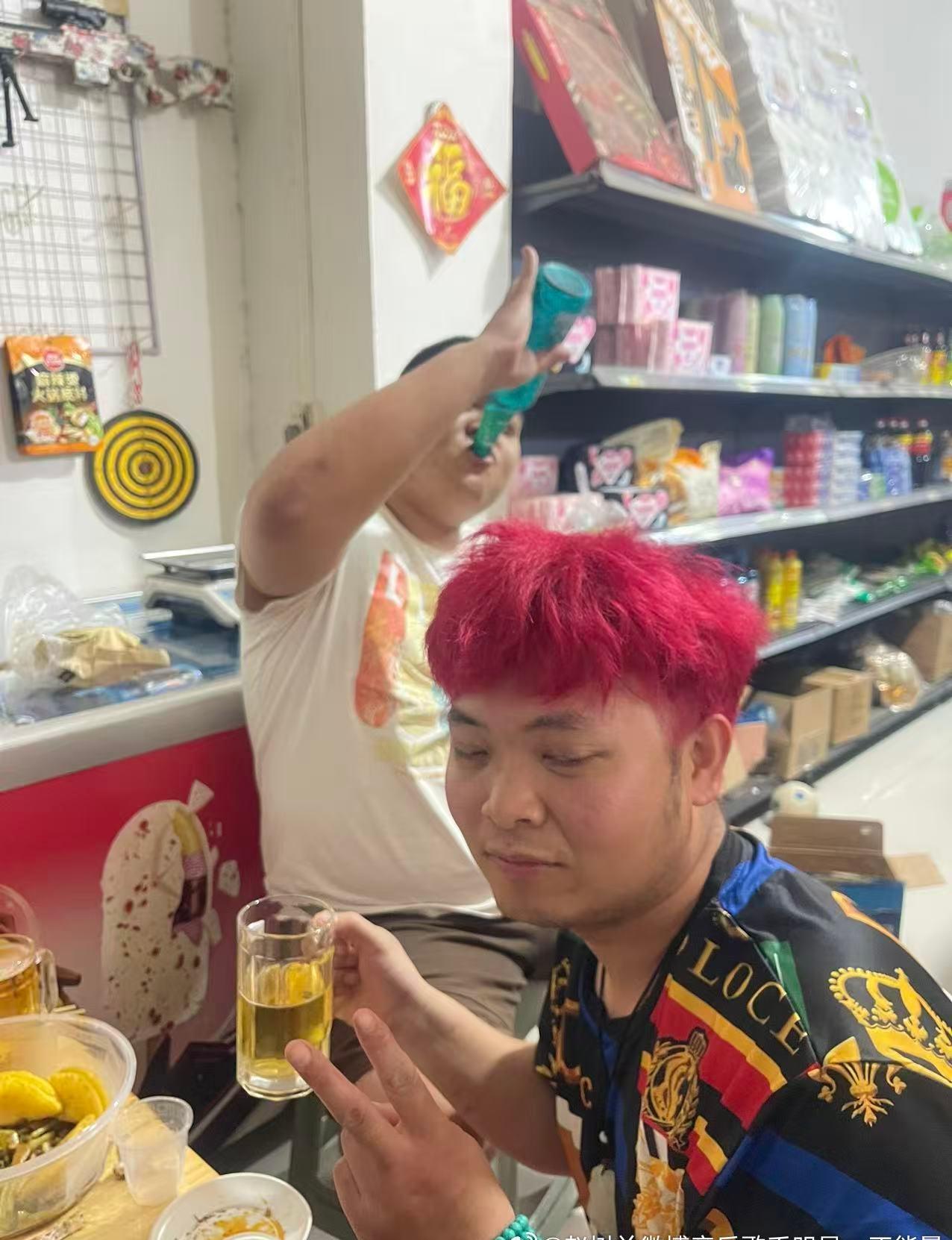 赵树兰和猴哥合影@林俊杰 @赵树兰强太子爷 @赵树兰皇上殿下 @天赐很努力 @湖