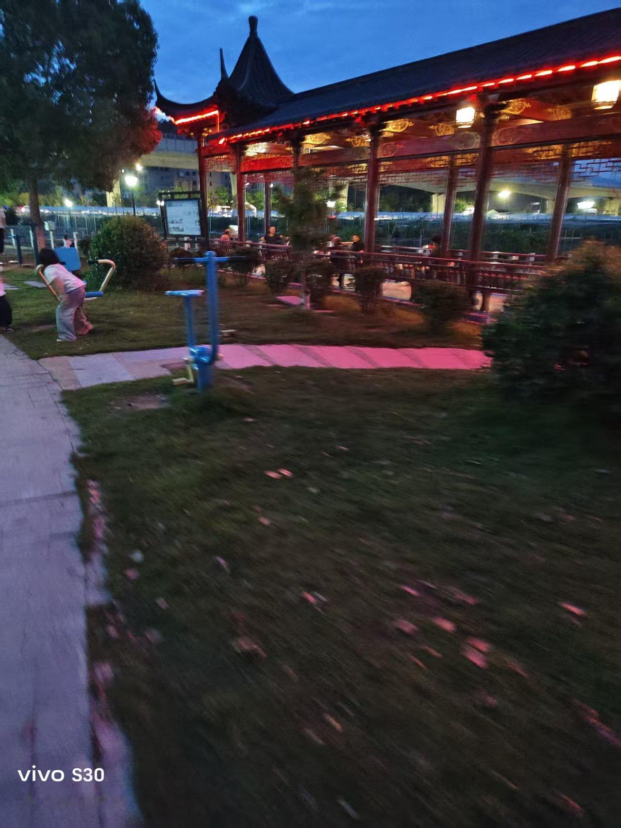 “春来不是读书天，夏日炎炎正眠”

现在正好是夏日炎炎正好凉，夏日的炎热让我们真