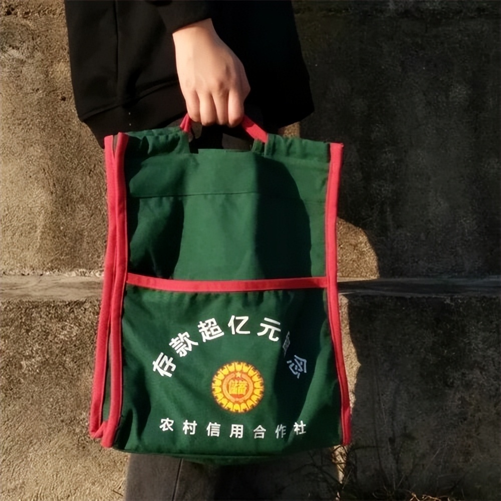 如果双方停留在争论“先有鸡还是先有蛋”的问题上，那就不要再讨论了。 