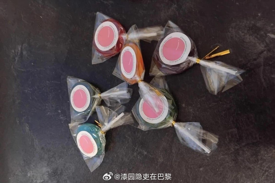 海外新鲜事 据《解放报》报道，一名法国人推出了一款自制的、带有人类生殖器口味的棒