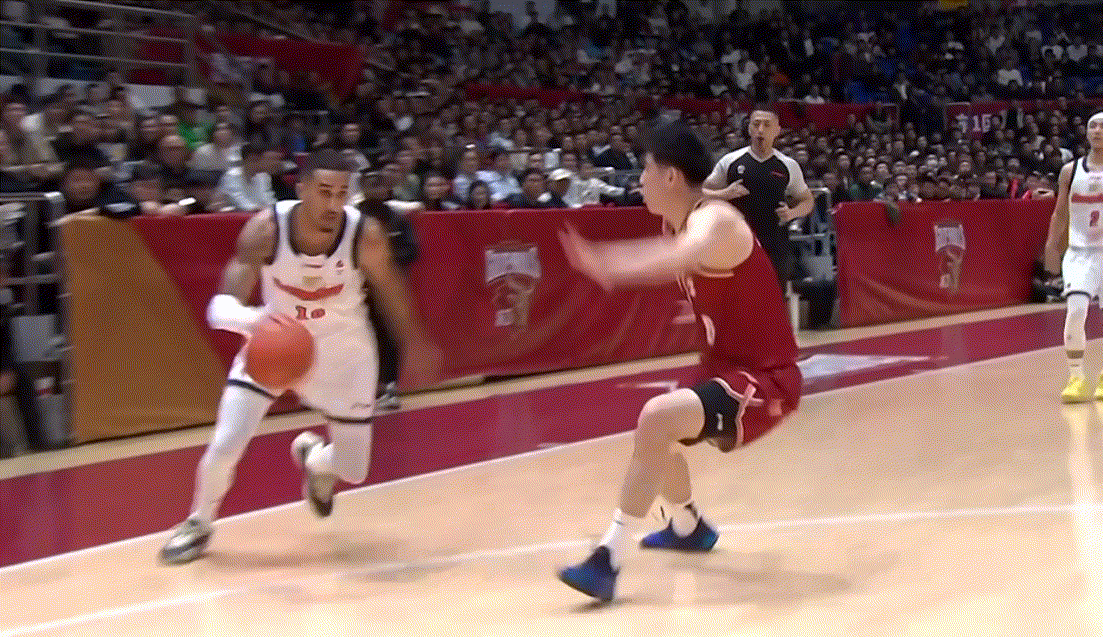 能飞能扣的奎因每个进球必庆祝+怒吼哈哈，永远激情满满浙江男篮vs广东男篮广东男篮