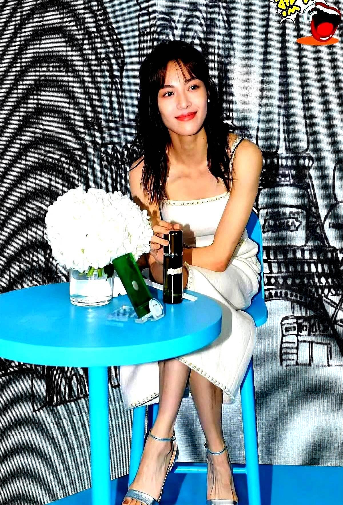 钟楚曦穿39码，热搜骂她脚大？
真搞笑。
中国一半165以上的姐妹，脚就是这个码