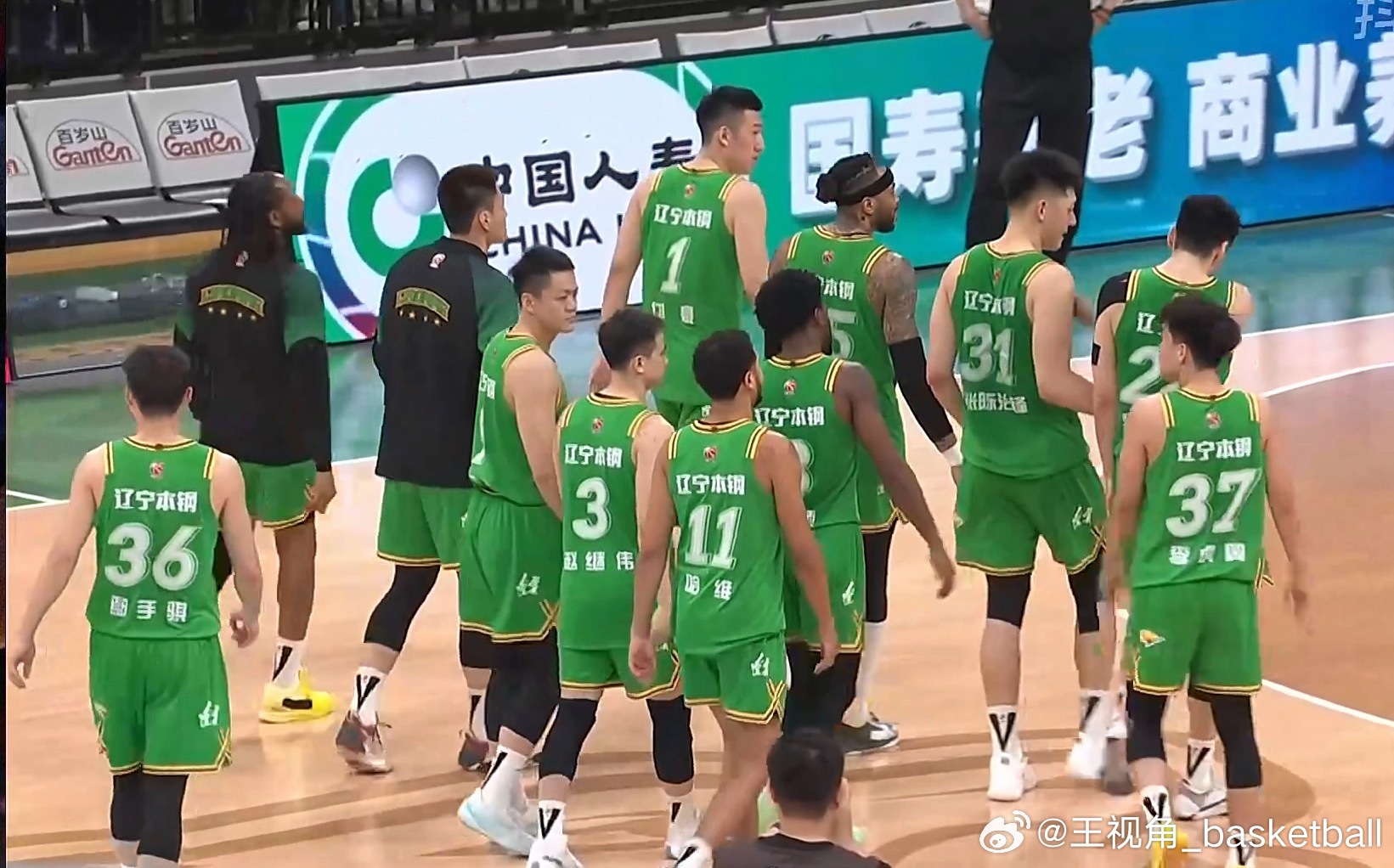 辽宁男篮前三节挖坑，第四节填，逆转同曦男篮，布罗金顿23分成为关键先生，张陈治锋