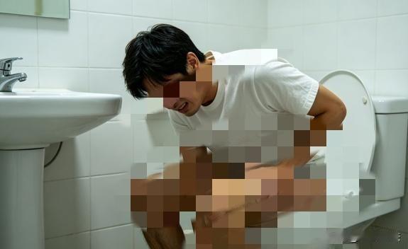 离谱不？浙江台州，一男子不知为何，把一条55厘米的黄鳝塞进 肛 门，不料，黄鳝会