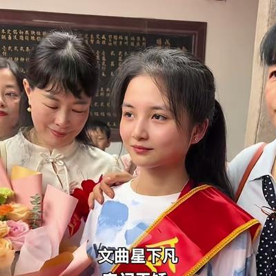 古代考个进士才能开祠堂中门，现在高考考得好也能开！潮汕一女生650分考上北大，祠