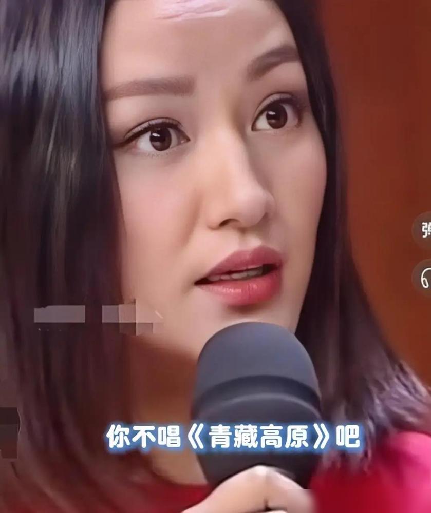 早年间某次演出后台。
 
瞿颖直接找韩红说，你别唱《青藏高原》了，我练这首了。