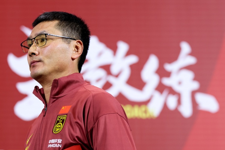 据北青体育报道，近期邵佳一教练组带领国足迪拜拉练的同时，也在密切关注着U23亚洲