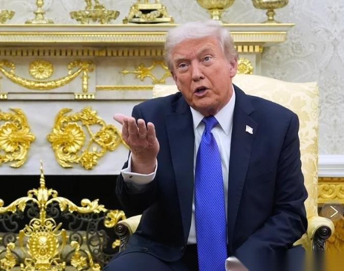 就在刚刚，
特朗普做出一个重大决定，目光锁定格陵兰岛。
在与伊朗“停火”之际，美