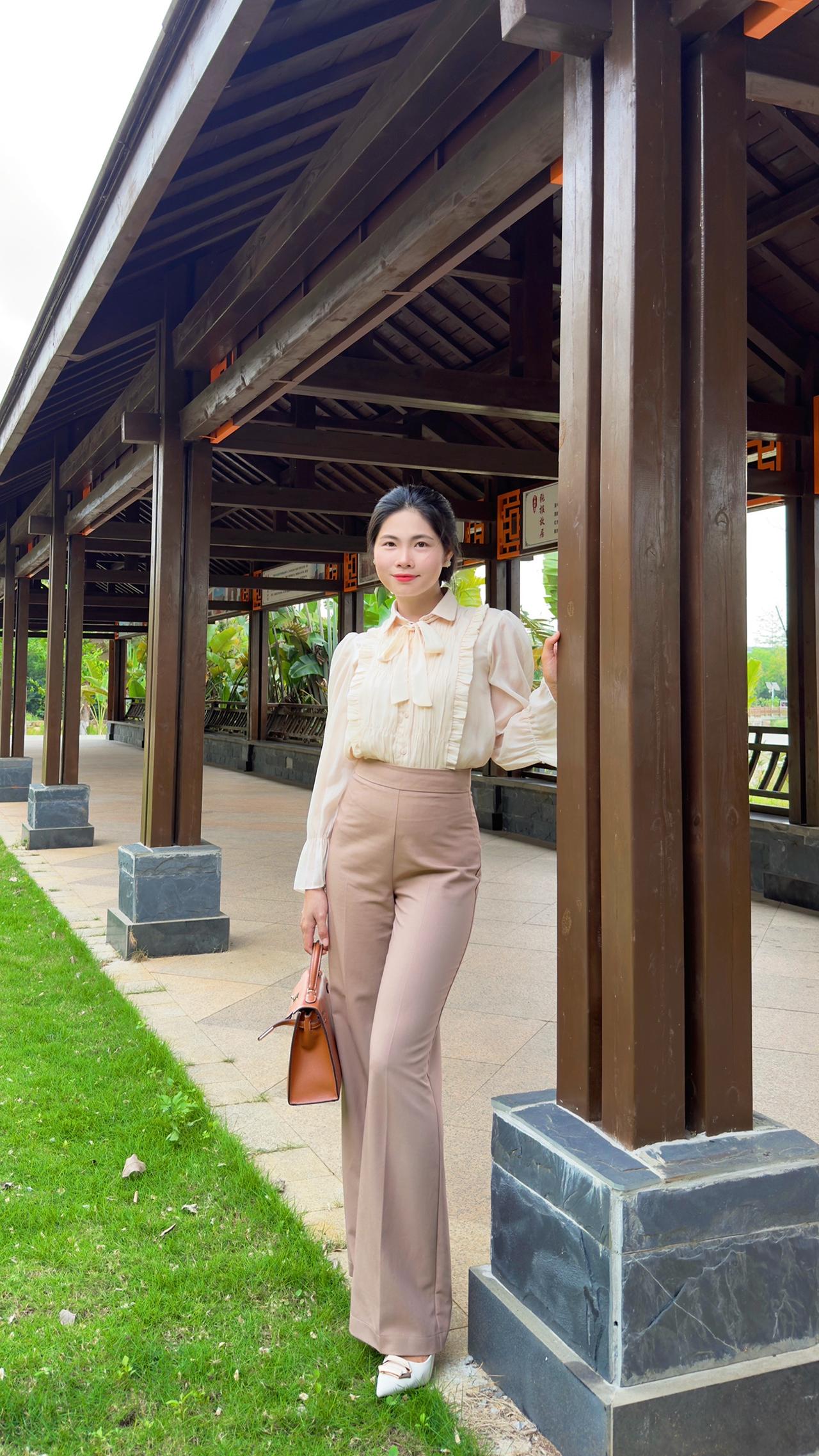 中年女人这样穿还好，长裤长袖简约大方，温柔又端庄有礼貌。👠👠👠上热门 女人