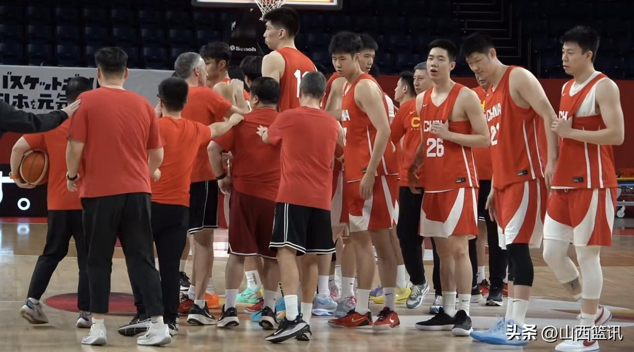 中国男篮三打马尼拉！能不能一洗前耻？
明天下午4点，中国男篮将在中立地菲律宾的马