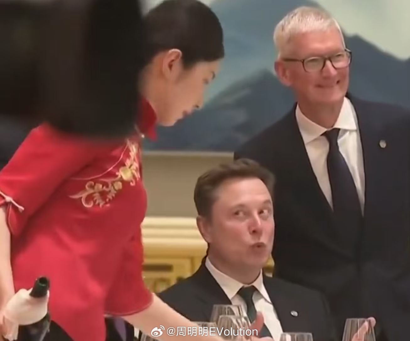 iPhone18全系标配自研基带特朗普访华欢迎宴会 太好了，苹果的信号终于有救了