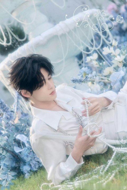 宋亚轩纯白珍珠look真的好好看啊 