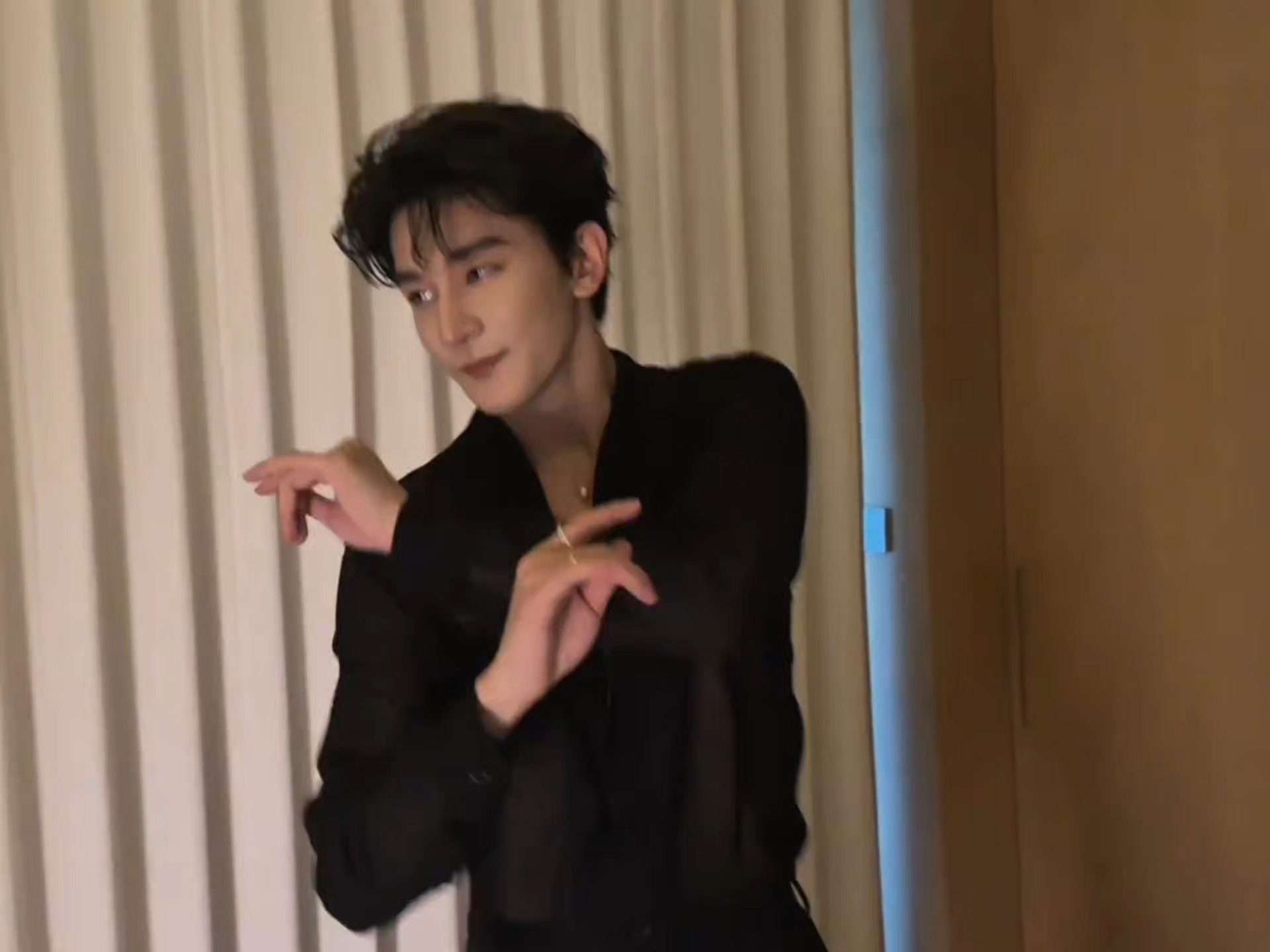 到底哪个ktv能点到这种模子哥，我今晚吃不到，全场都得被我烧了！！！！ 