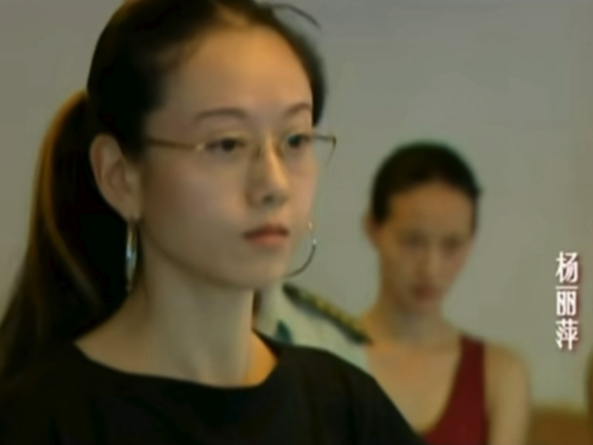 杨丽萍42岁时指导跳舞的画面，开宗立派的天才少女…杨丽萍42岁依然这么美