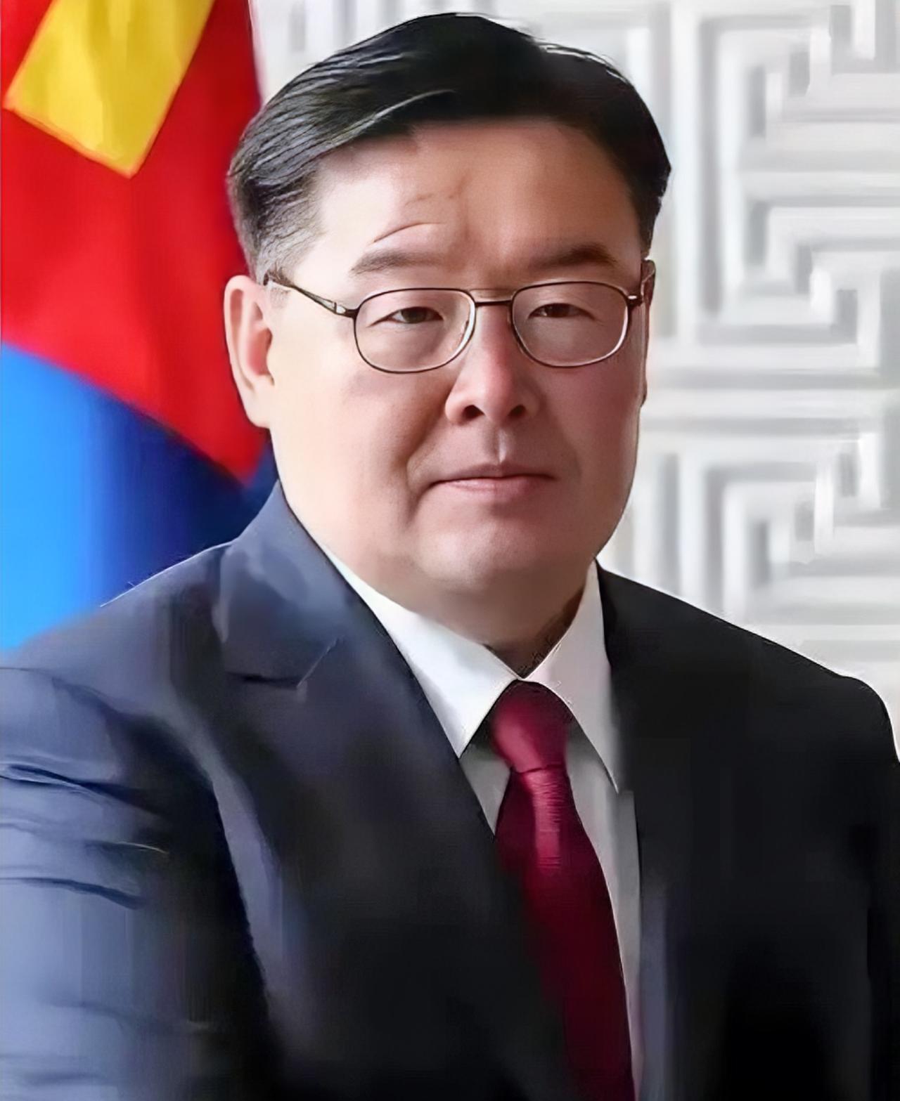 不能等，蒙古国总理赞丹沙塔尔辞职了，说白了就是蒙古国亲华派和亲西方派的斗争开始公