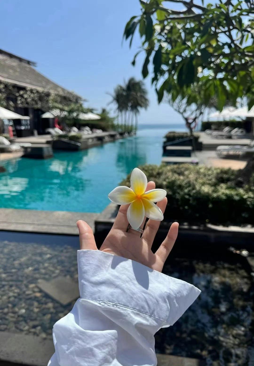 面对看不起你的人，也绝不高看他一眼，这是规矩也是礼貌。