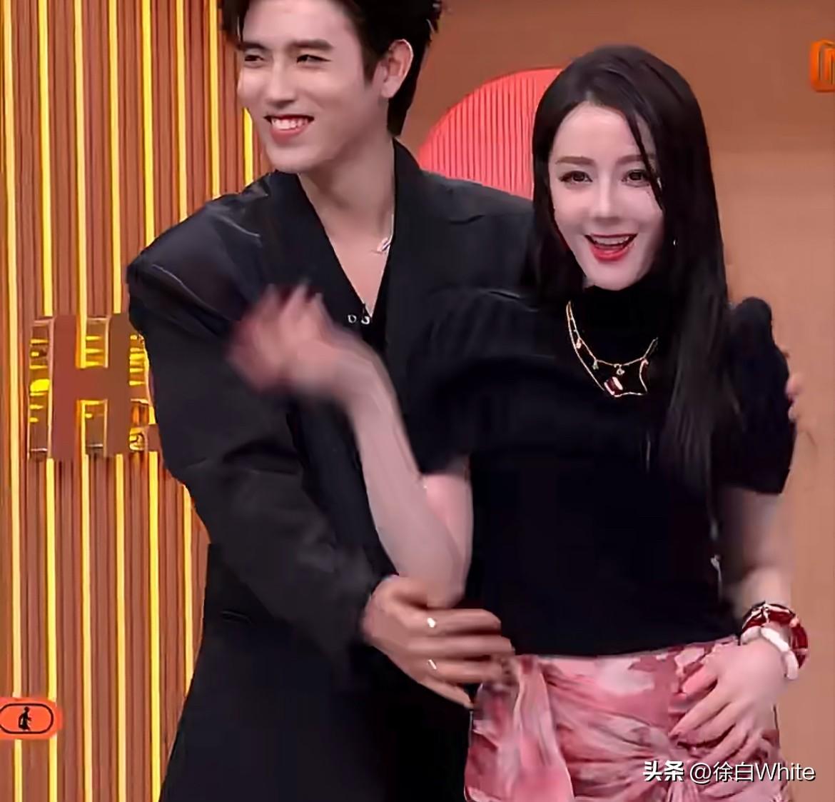 3月24日，陈飞宇真的很喜欢迪丽热巴！
看迪丽热巴陈飞宇在《你好星期六》跳双人舞