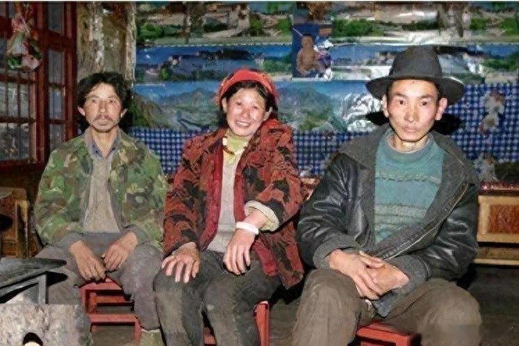 凤凰新闻【喜马拉雅一妻多夫制，夜里轮流陪，女人崩溃吐实：每一天都是折磨】作品声明