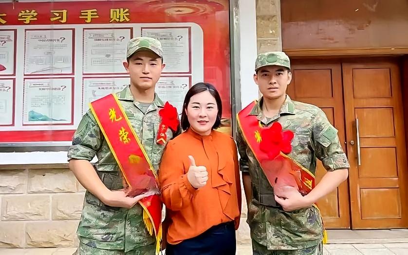 25岁直招军士覃文旭在巴西第12届军体世锦赛上为中国队拿下首枚障碍追逐金牌并荣立