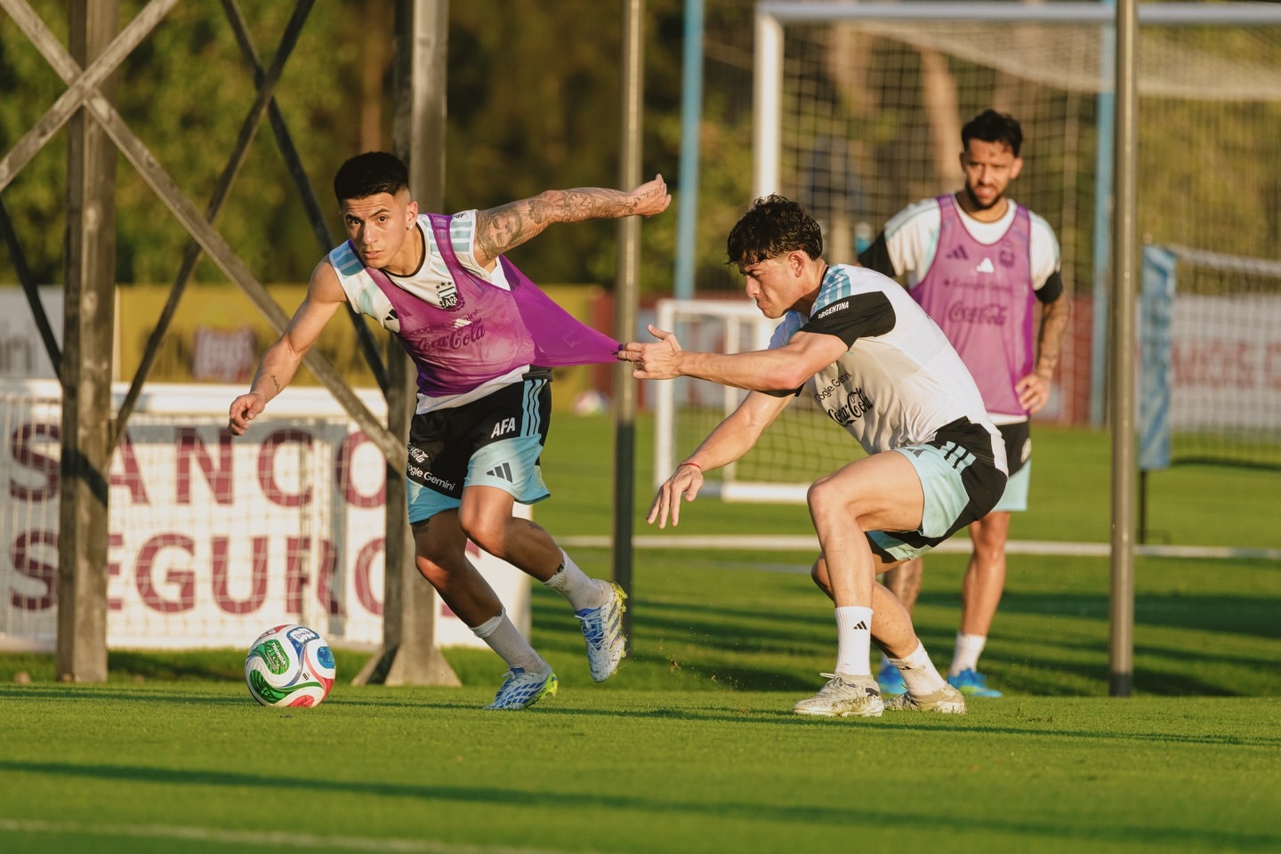 阿根廷国家队官方｜备战周三的比赛。我们比以往任何时候都更加团结！🩵🤍🩵阿根