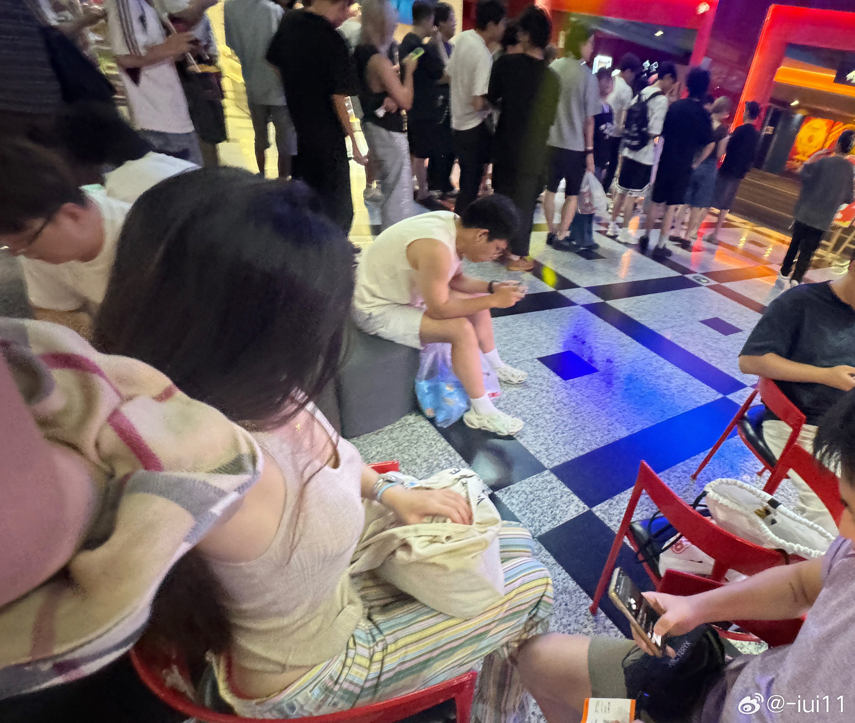 来看蜘蛛侠首映，这场面太经济上行了。早睡早起半个月完全忘记已经熬不了夜这事了，困
