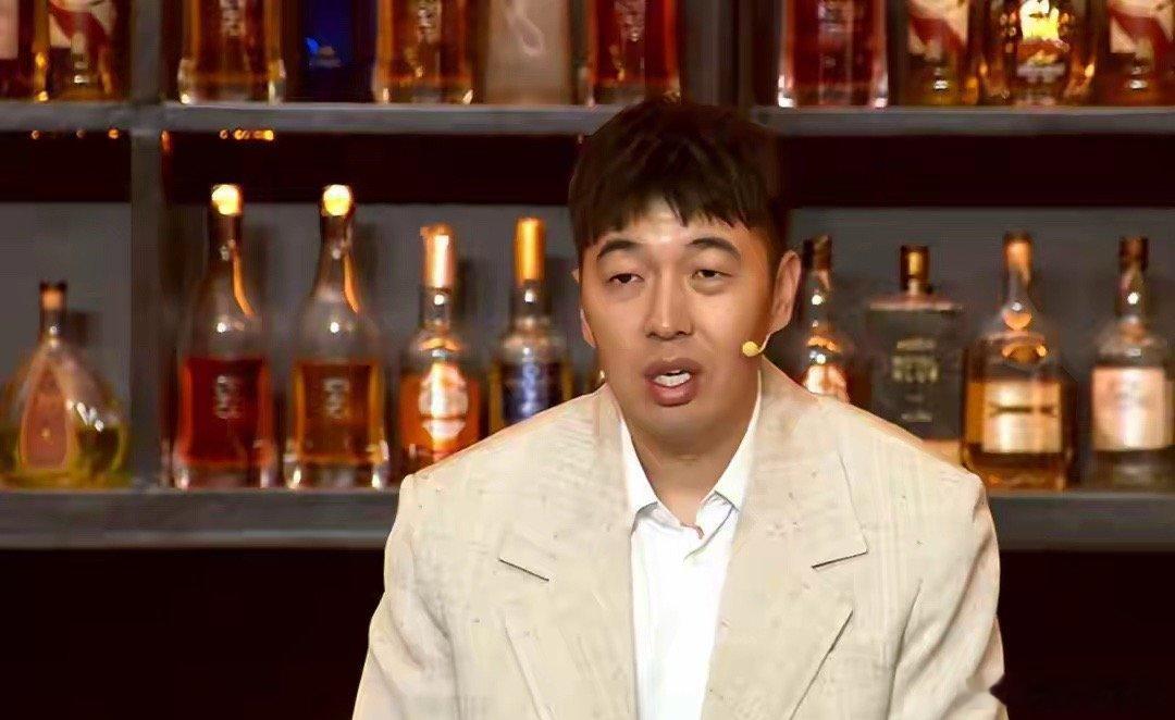 湖人在客场以90-108输给雷霆，篮球界专家对比赛进行了热议。 1. 里夫斯的低