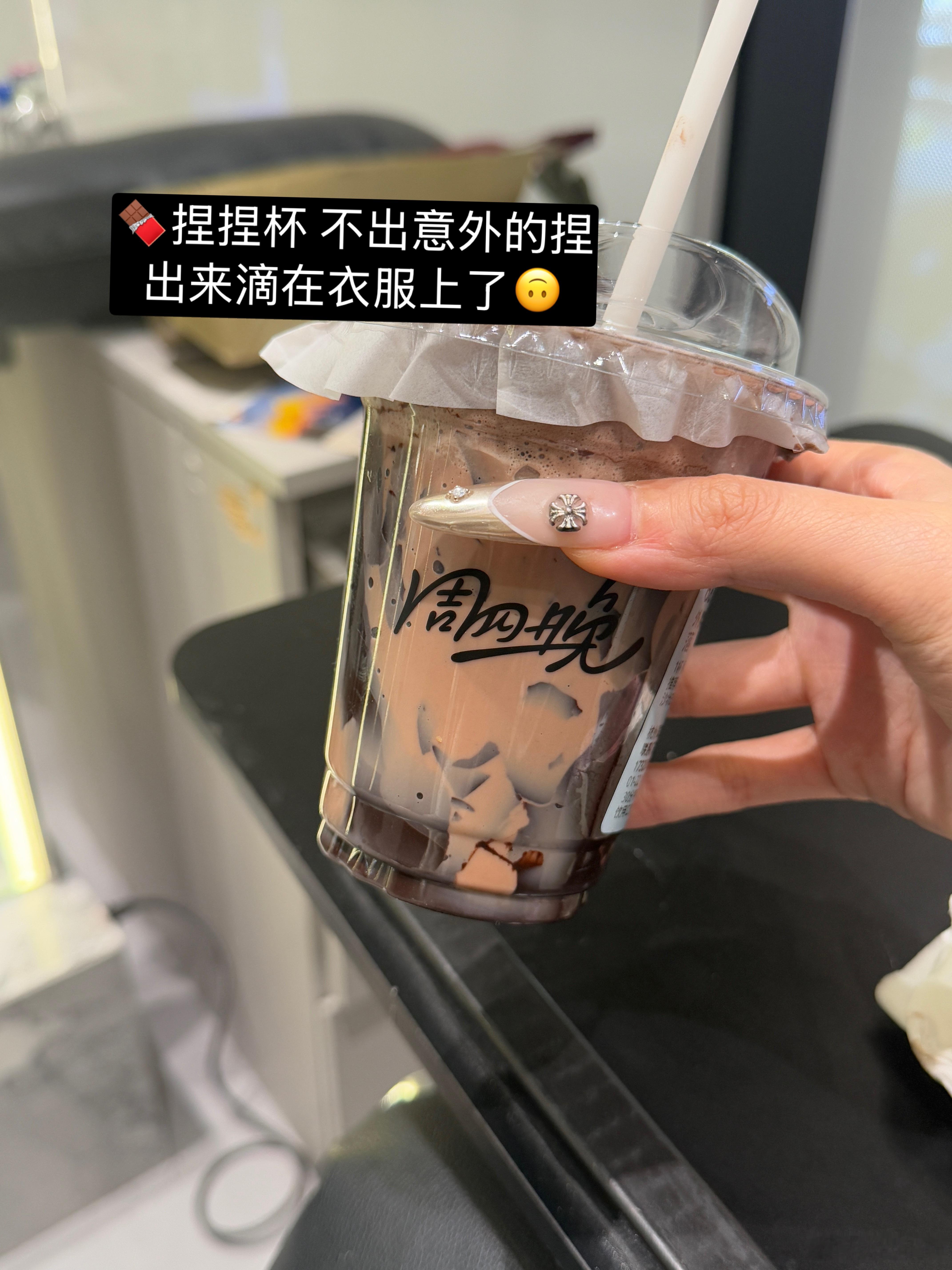 3天后就要去🇵🇼了在家试了几十件衣服到现在洗个澡发现姨妈来了（难怪这两天那么