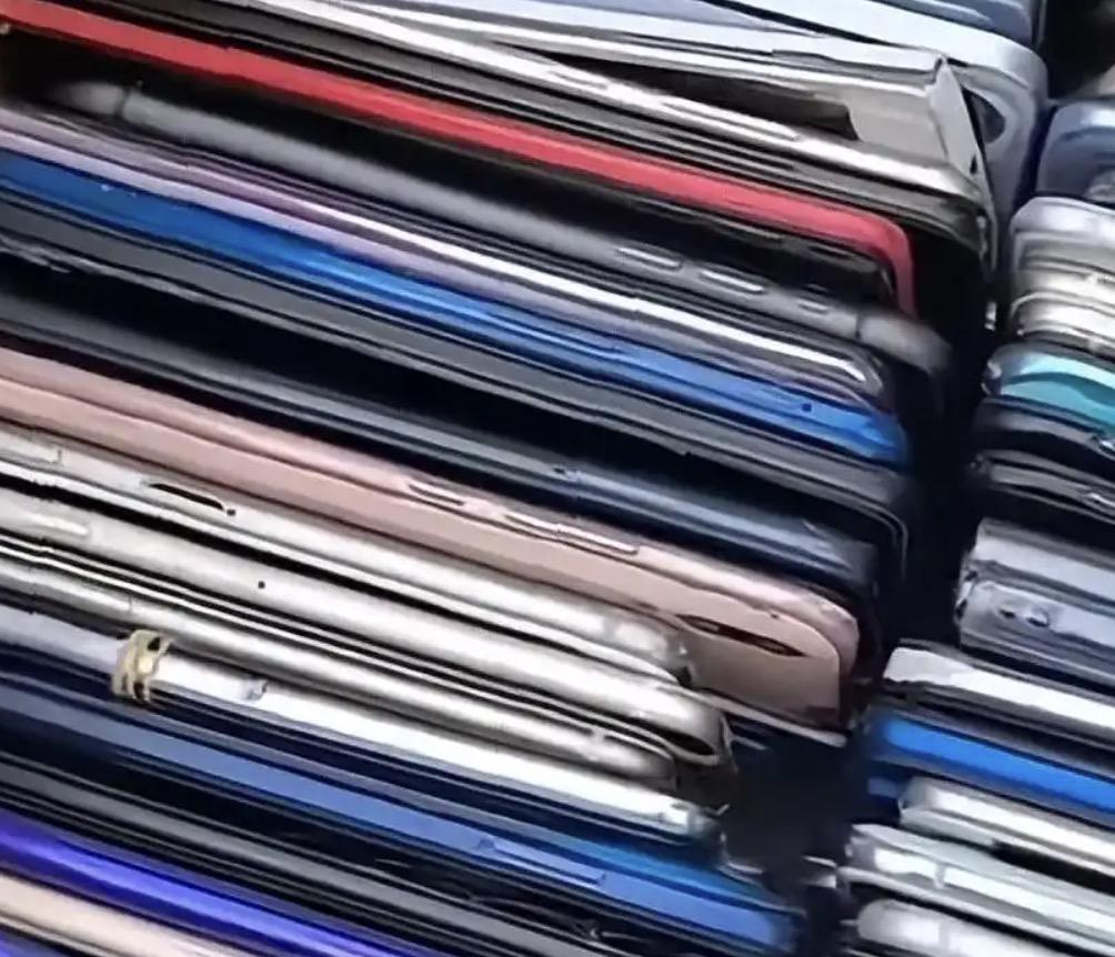你敢相信吗？曾经可能只值10块钱的二手机，如今回收价竟然高达500块，一夜之间整
