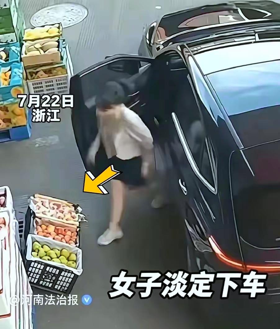 大快人心！浙江白拿苹果嚣张女子被揪出，别再拿金额小当无赖借口
 
全网热议的浙江