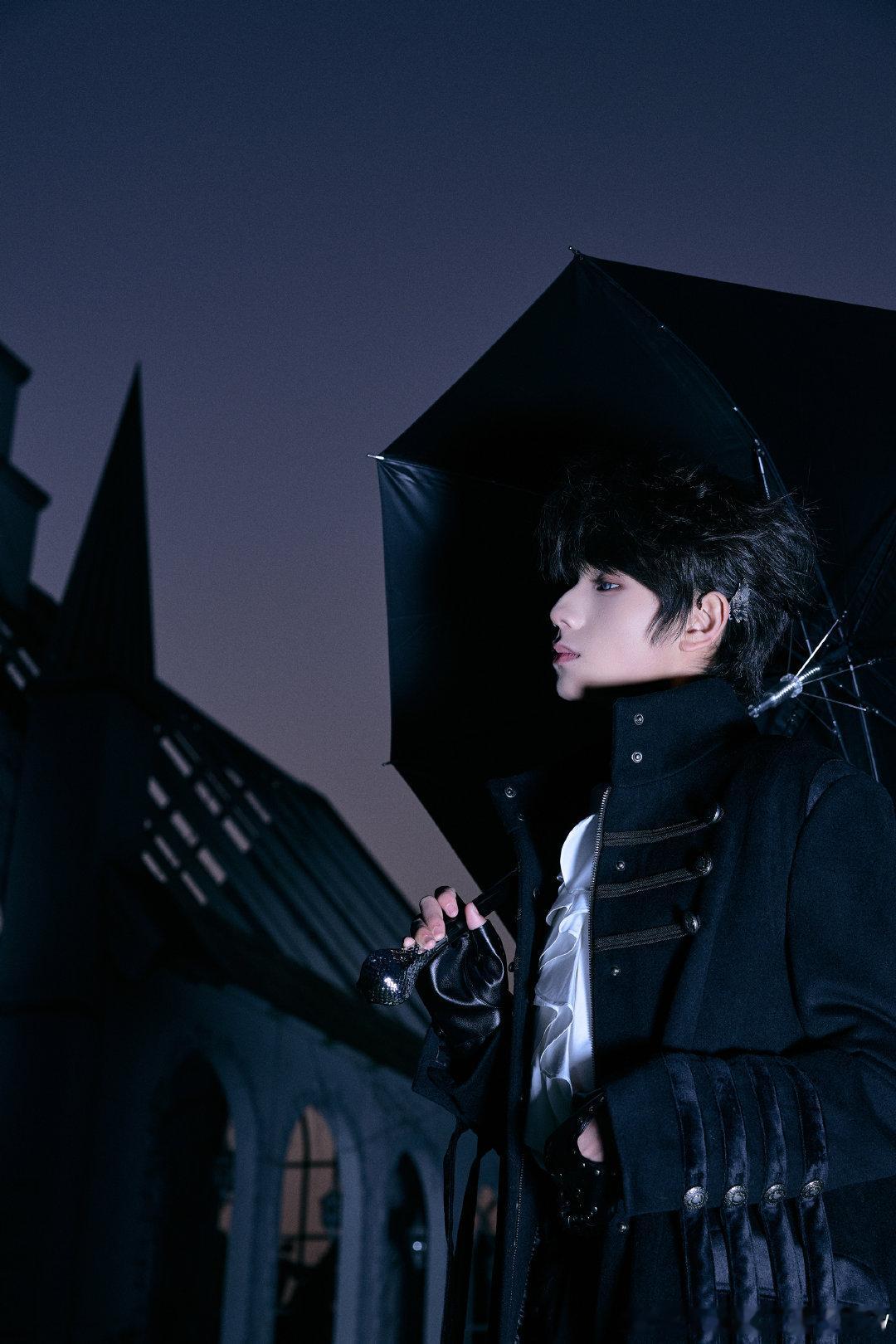 王橹杰16岁生日大片王橹杰16岁了 16岁的风拂过追梦征程，王橹杰以清醒为舵、温